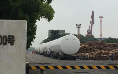 Intertransport GRUBER Complete Loading of 4 Cryogenic Tanks