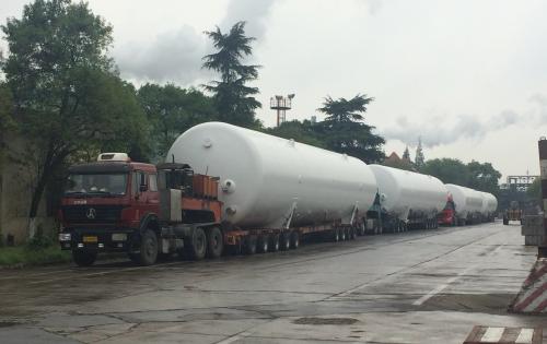 Intertransport GRUBER Complete Loading of 4 Cryogenic Tanks