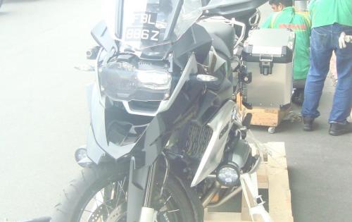 JS World Freight Handle Another Shipment of Motorbikes