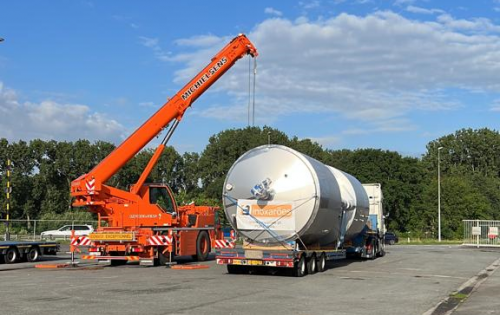 PROJECTCARGO work with Europe Cargo on Transshipment of a Steel Tank